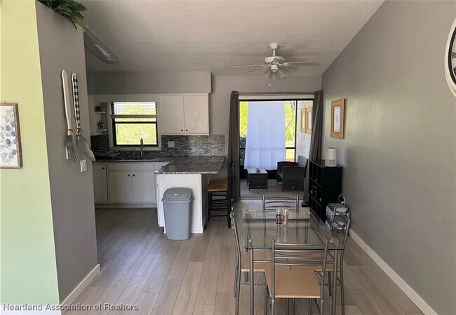 Foto del edificio - 102 Villaway