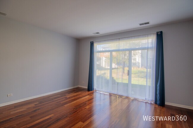 Foto del edificio - 2486 Golf Ridge Cir