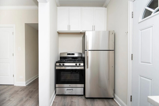 Building Photo - 319 Kedzie St