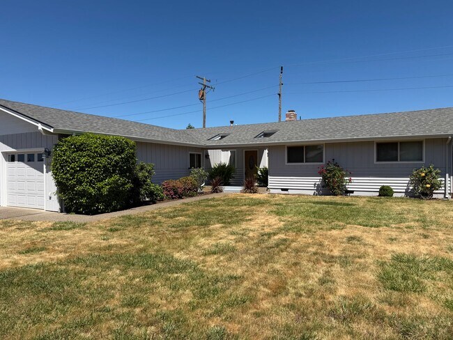 Foto del edificio - Large updated 4 bedroom, 2 bathroom home in Springfield!