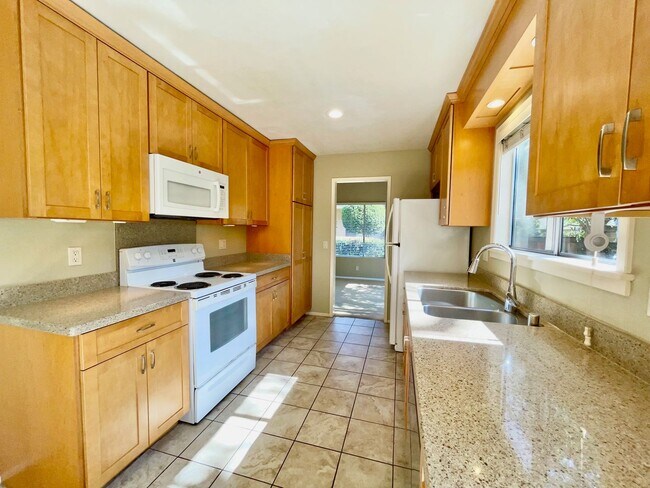 Foto del edificio - Desirable 3/2 San Antonio Village Condo