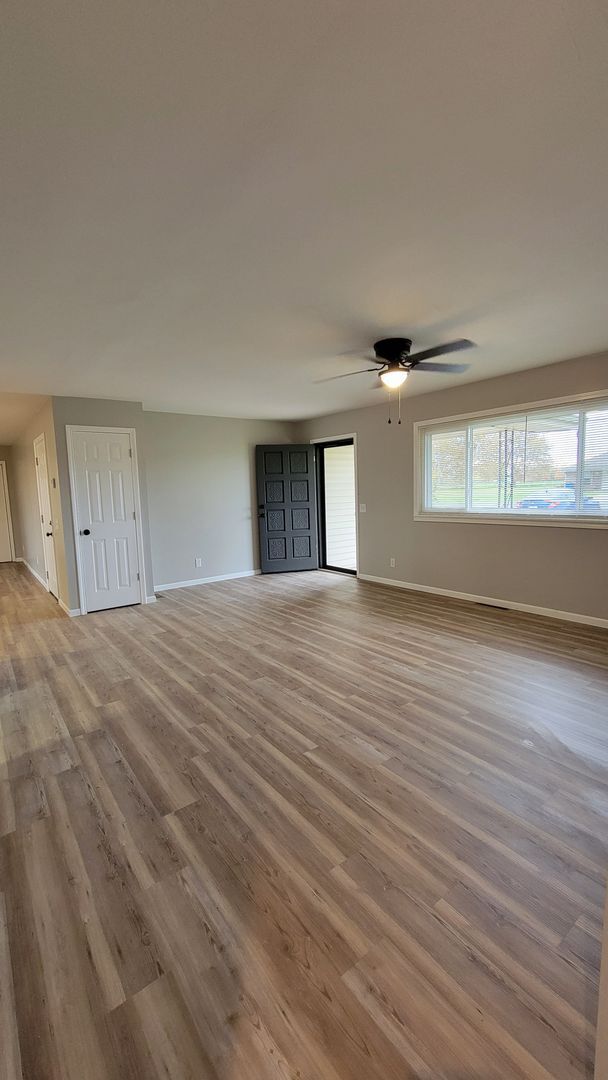 Building Photo - SPACIOUS NEWLY REMODELED 3 Bedroom | 1.5 B...