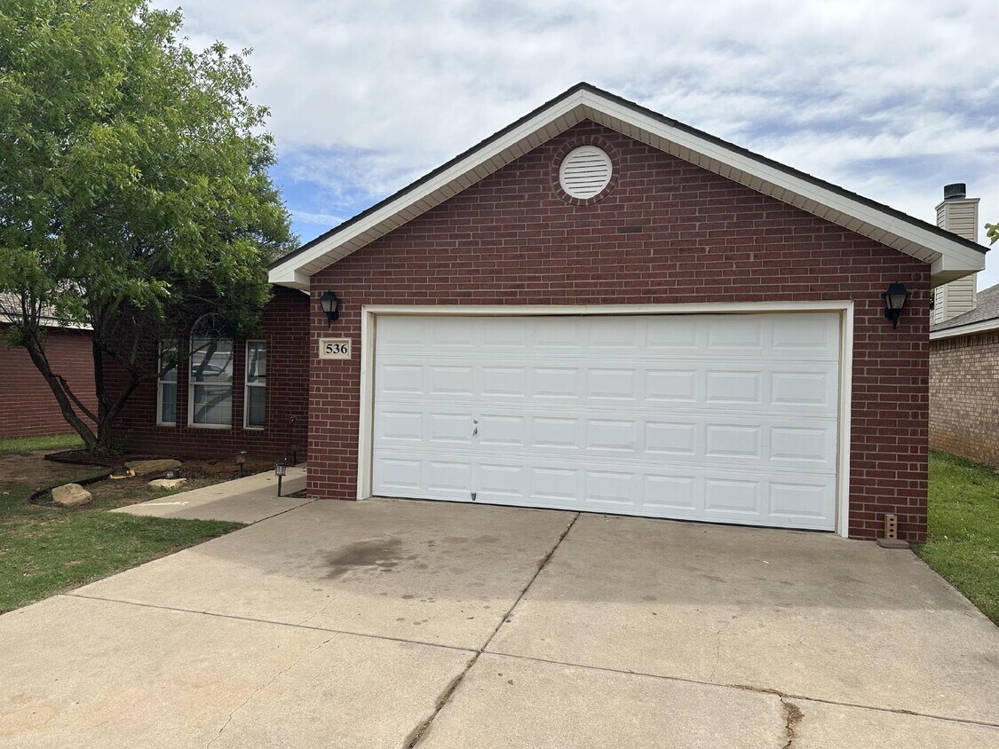 Foto principal - Charming North Lubbock Home with Spacious ...