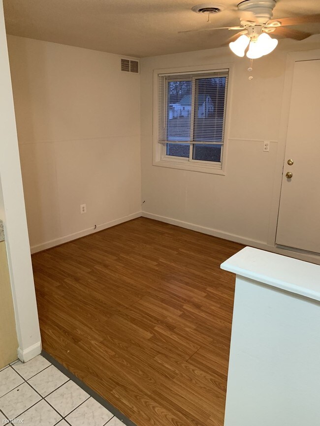 Building Photo - 3 br, 1 bath  - 19744 Sharon Ct