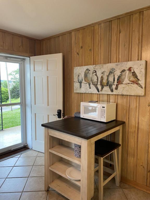 Building Photo - 210 Aberina