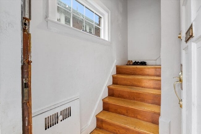 Building Photo - 3 Portina Rd