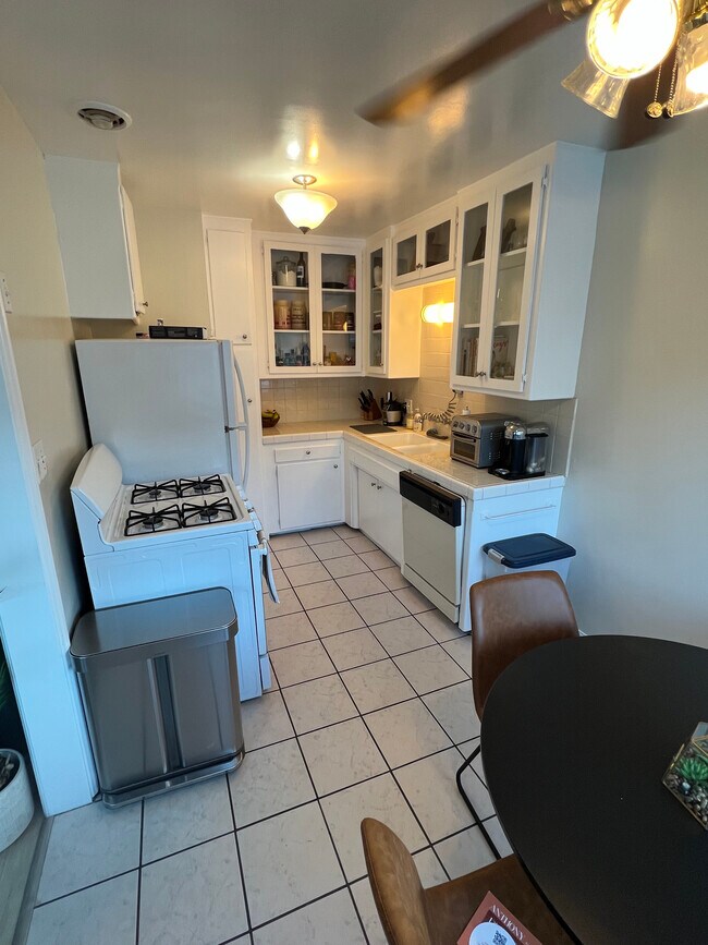 Foto del edificio - 1128 Highview Ave