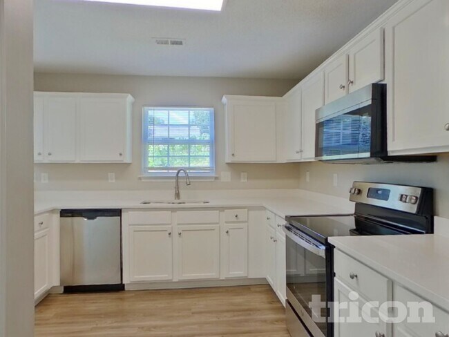 Foto del edificio - 6826 Squirrels Foot Ct