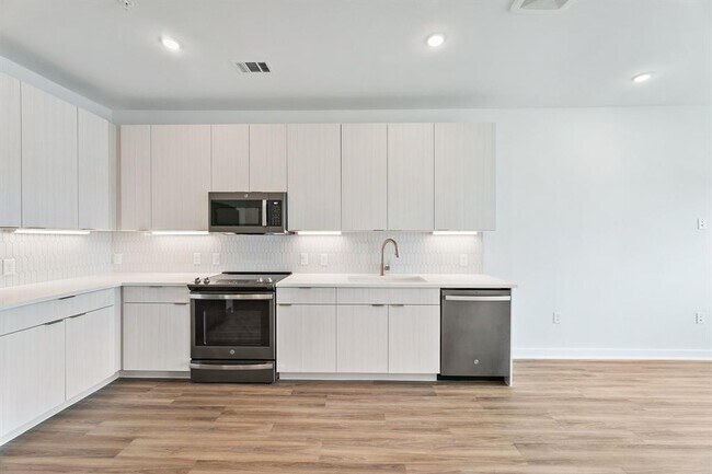 Building Photo - 4802 S Congress Ave