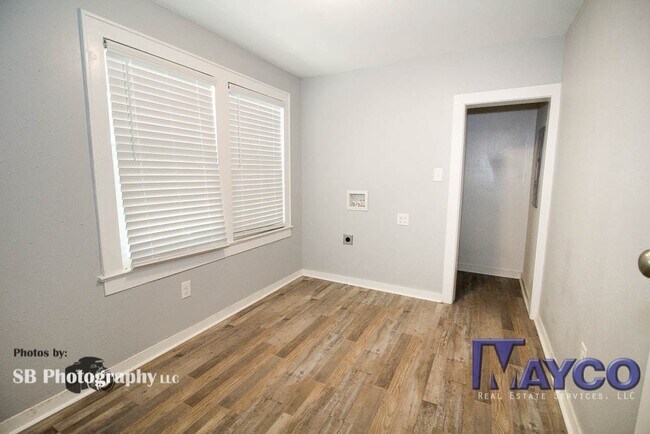 Foto del edificio - 3 bedroom 2 bath in Highland neighborhood,...