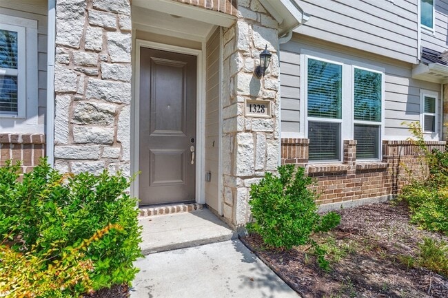 Building Photo - 1328 Creekbank Dr