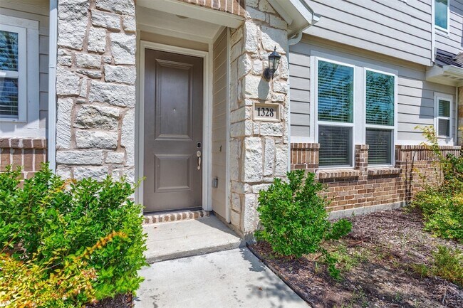 Foto del edificio - 1328 Creekbank Dr