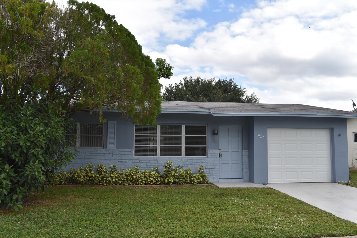 Primary Photo - 980 NW 69th Ave