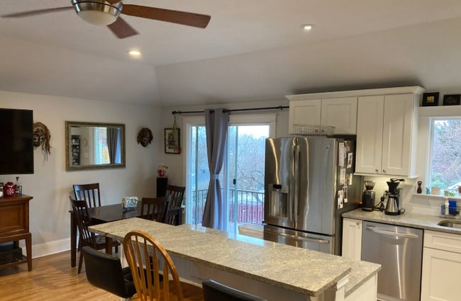 Photo - 6285 Yukon St House