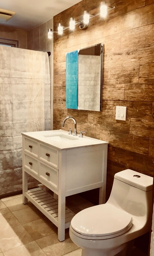 Building Photo - 9 Eulita Ter