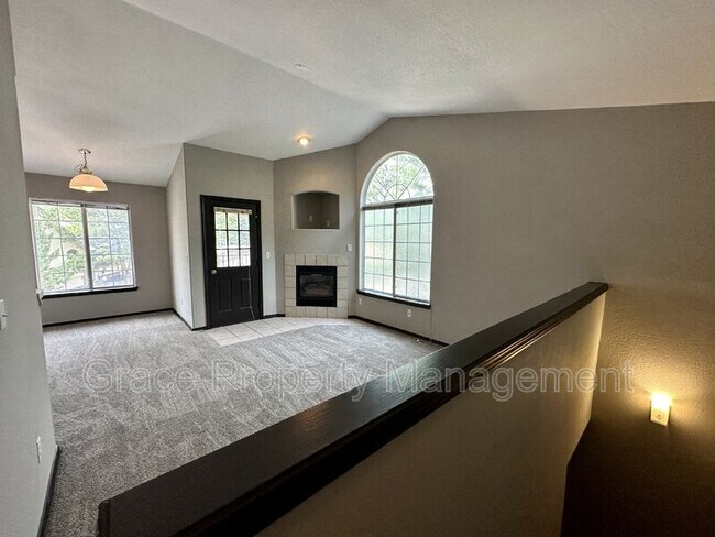 Foto del edificio - 8757 E Dry Creek Rd