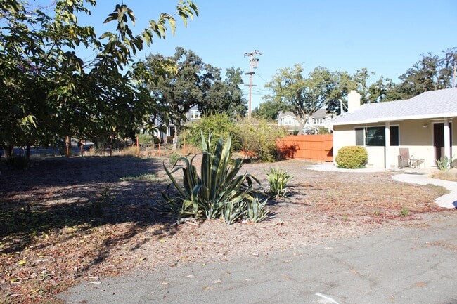 Foto del edificio - Updated 3 Bedroom, 2 Bathroom Single Family Home in Rural Danville Location