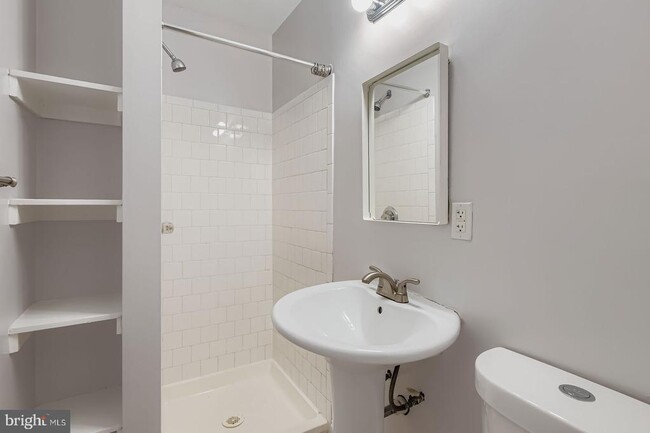 Foto del edificio - 2535 N Howard St