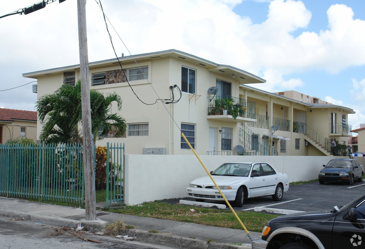 Primary Photo - 225 SW 18th Ave