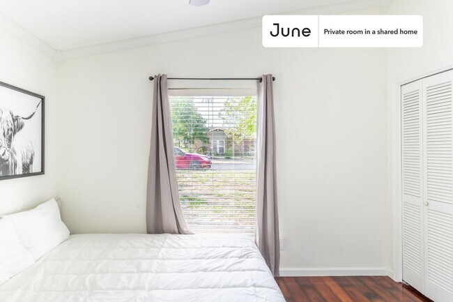 Foto del edificio - Room in Shared 4 bed/2 bath home