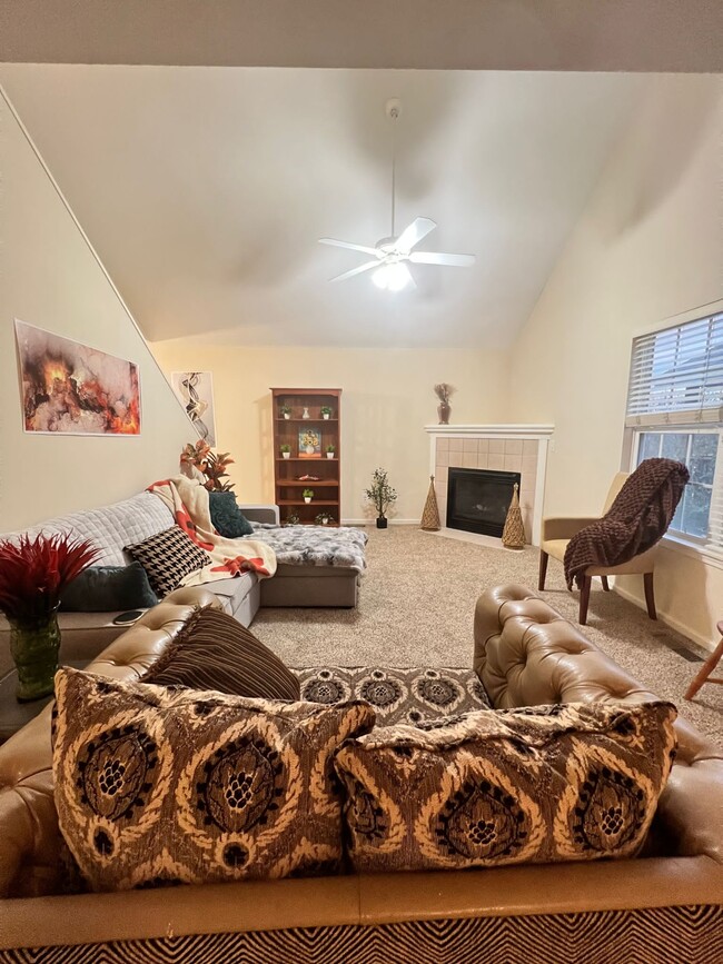 Building Photo - 1511 Legend Trail Dr