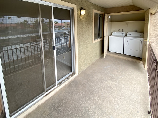 Building Photo - 1 Bedroom condo in guard gated community w...