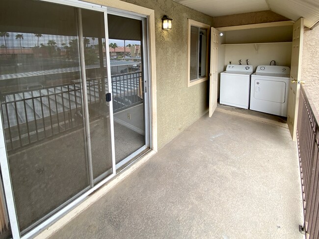 Foto del edificio - 1 Bedroom condo in guard gated community w...