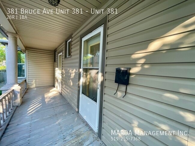 Building Photo - CHARMING AND SPACIOUS 2-BEDROOM/1BATH MAIN...