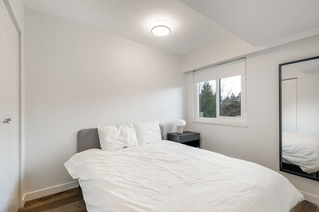 Photo du bâtiment - 254 E 12th Ave