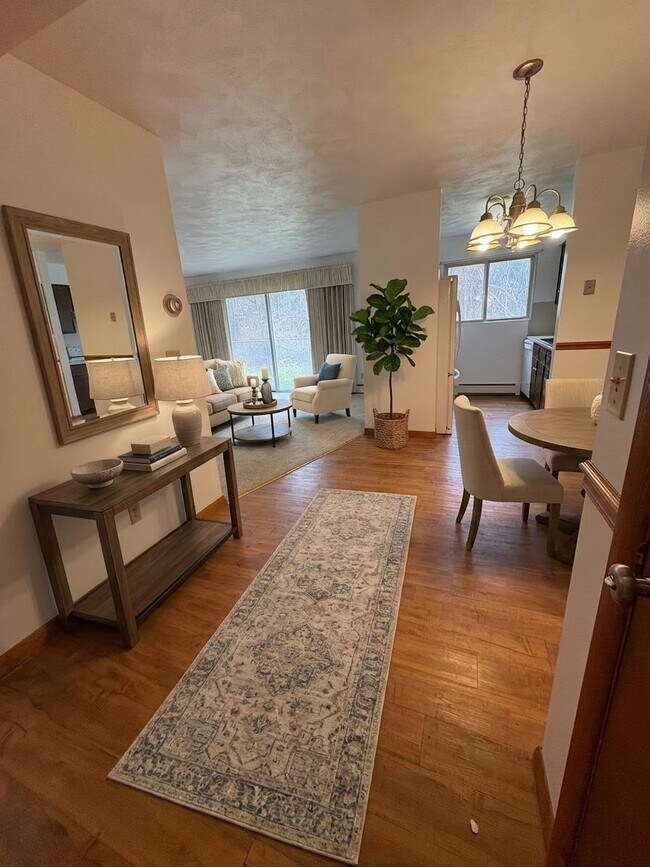 Foto del edificio - 624 Garrison Rd