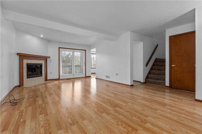 Building Photo - 902 Forest Edge Ct