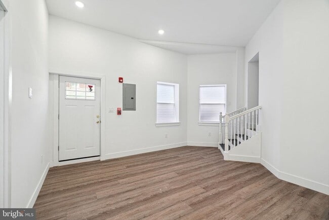 Building Photo - 5164 Ridge Ave