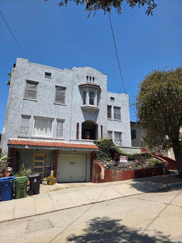 Front of building - 1647 Angelus Ave