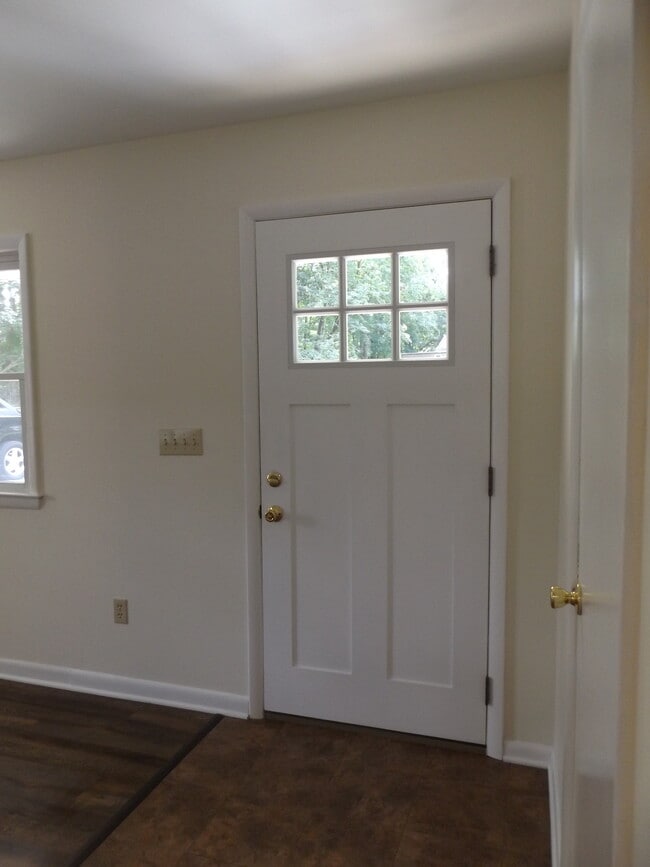 Entrada principal - 7413 Spout Hill Rd