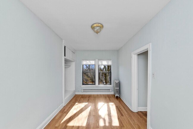 Building Photo - 4614 N Paulina St