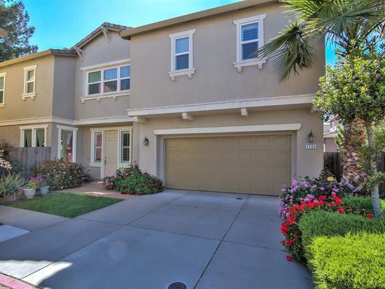 Foto del edificio - Stunning (Formal Model) 3/3 w/Huge Loft!  Please read entire ad before requesting a viewing!!