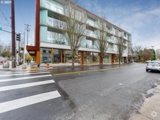 Building Photo - 2530 SE 26th Ave