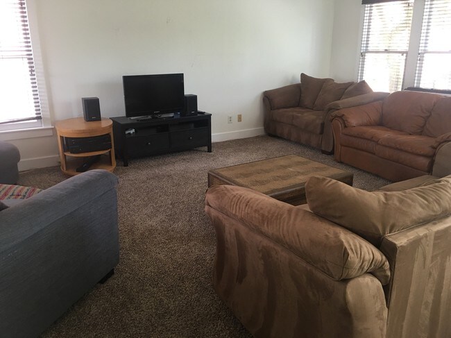 Interior Photo - 6325 Clara St