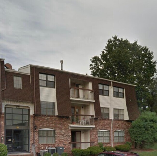 Foto del edificio - 1010 Green Hollow Dr