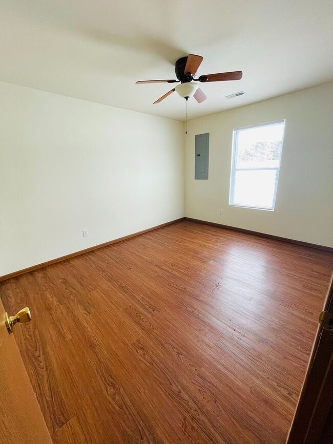 Building Photo - All Inclusive | 3 Bedroom | 2 Bathroom | D...