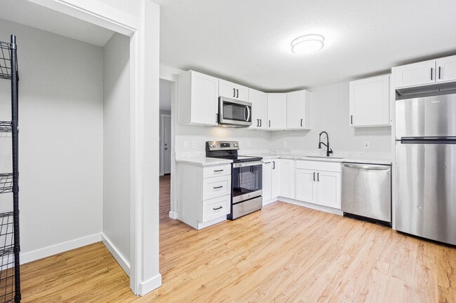 Building Photo - 5110 Diamond Blvd SW