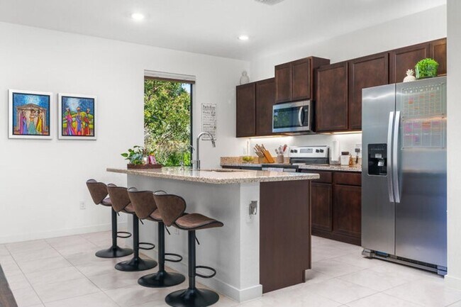 Foto del edificio - 527 NW 17th St