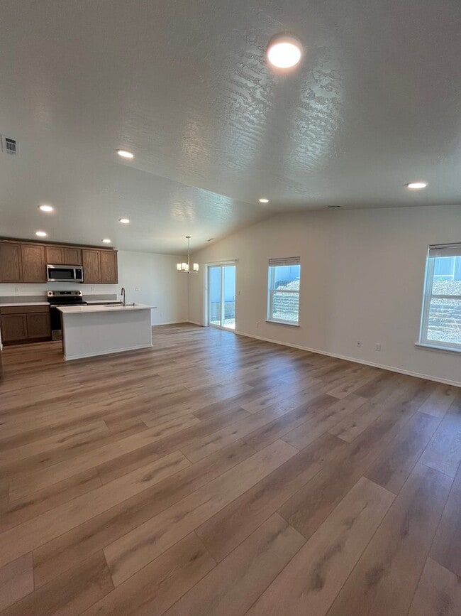 Building Photo - Brand new 3 bedroom/2.5 bathroom ready for move in