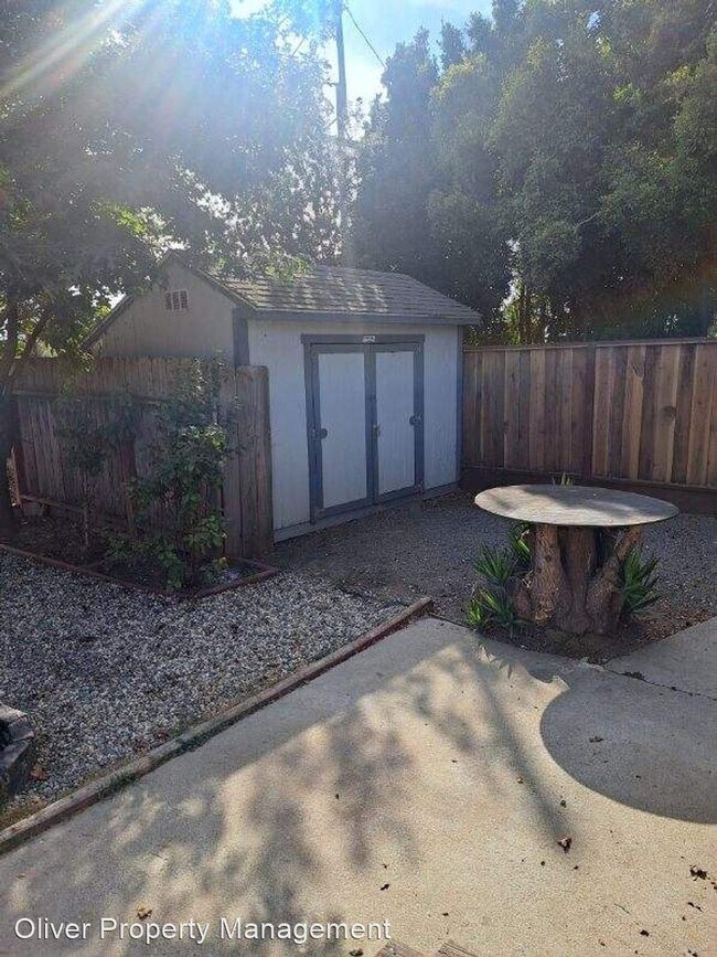 Building Photo - 3 br, 1 bath House - 596 Green Valley Rd