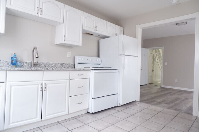 Foto del edificio - Must see two bedroom Apartment in bustling...
