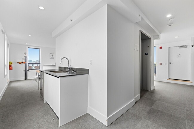 Foto del edificio - 472 W Broadway