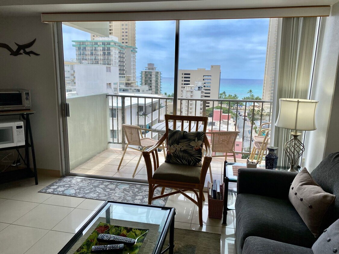 Fully Furnished Ocean View Lanai AC Wh... House Rental in Honolulu, HI