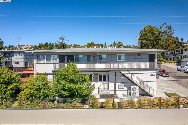 Foto del edificio - 16318 Maubert Ave