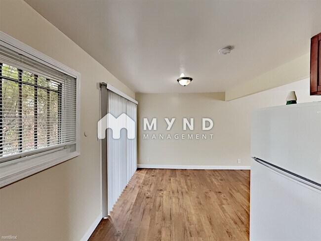 Foto del edificio - 3 br, 1 bath House - 8330 Birch St Apt B