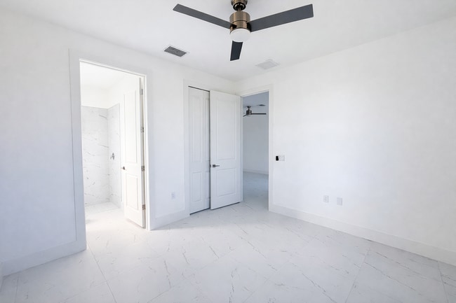 Building Photo - 4806-4808 Golfview Blvd